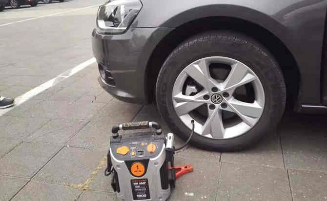 西乌珠穆沁旗汽车搭电案例
