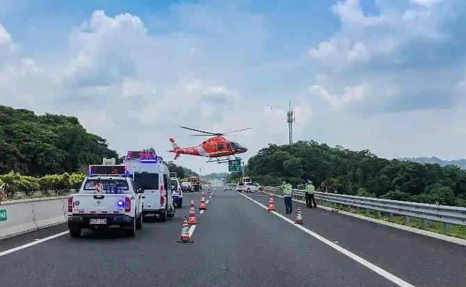 西乌珠穆沁旗高速公路汽车救援案例